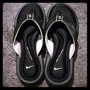 Nike comfort flip flops